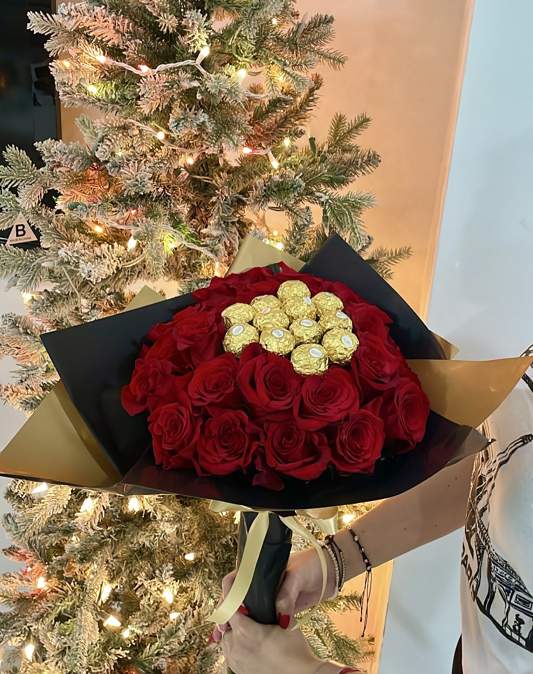 Love Bouquet 25 Roses + chocolates